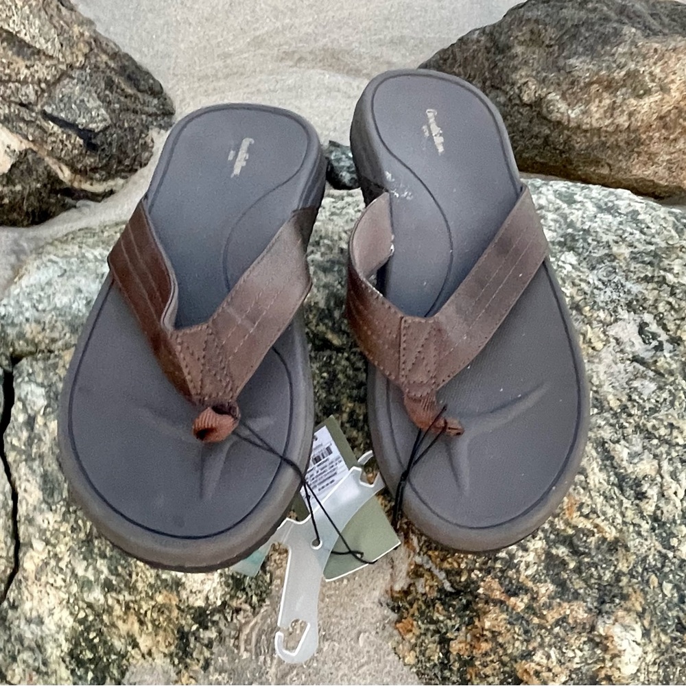 NWT Men’s Brown Flip Flops. Target. Size XL;13